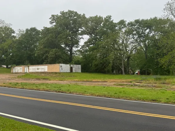 1046 E Brame Ave, West Pt, MS 39773