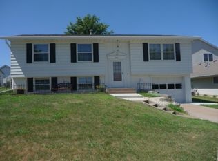 2433 34th St, Moline, IL 61265