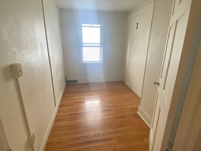 378 Crown St — Photo 10