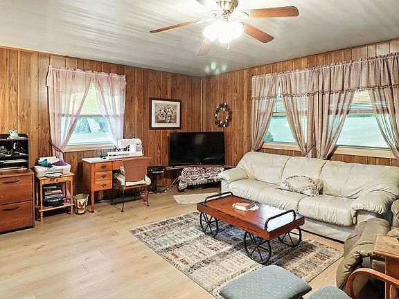 5th image of 402 Watson Rd
