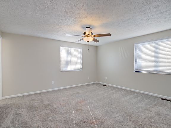4th image of 4102 Fox Hollow Dr