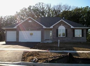 429 Ironwood Dr, Poplar Grove, IL 61065