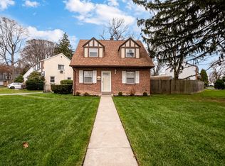 888 Quince Ln, Secane, PA 19018