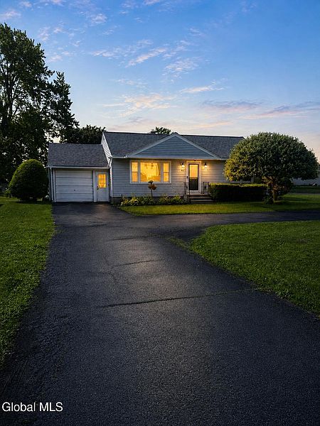 2nd image of 811 Duanesburg Road