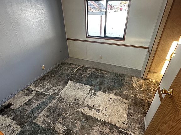 3rd image of 200 Coal Spur Ln
