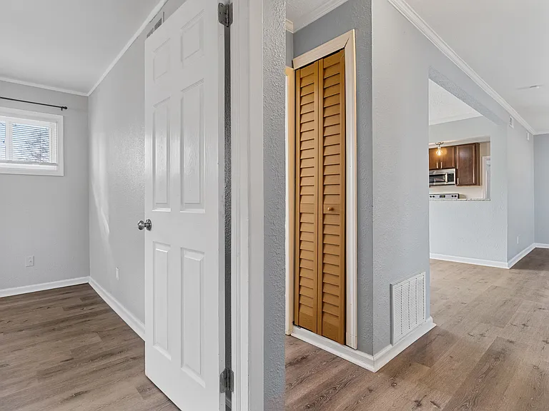 2249 Corbett Ave — Photo 13