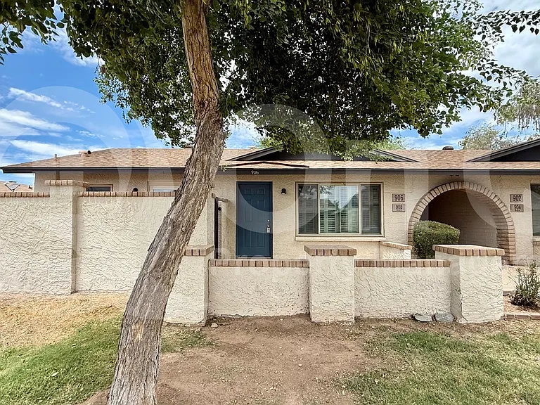906 W Malibu Dr — Photo 1