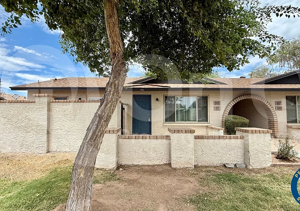 906 W Malibu Dr