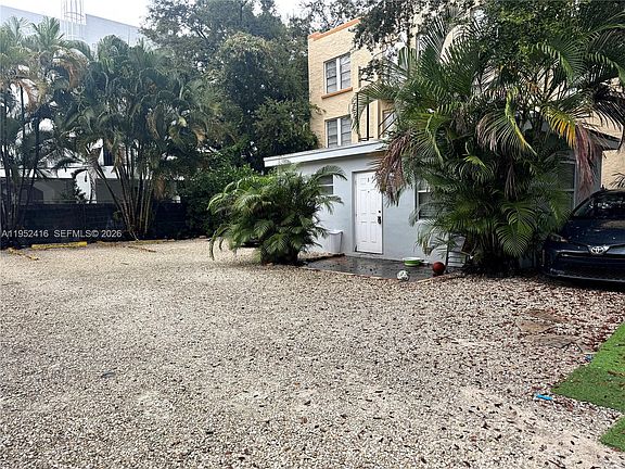 4th image of 529 SW 3rd St