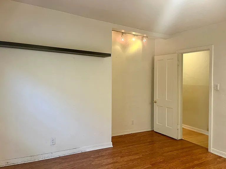 N La Jolla Ave — Photo 10