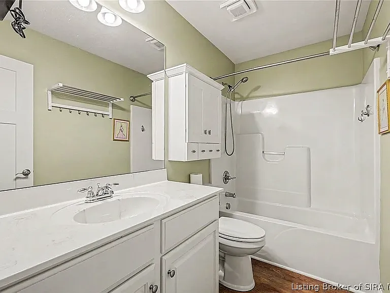 2225 E Spring St — Photo 24