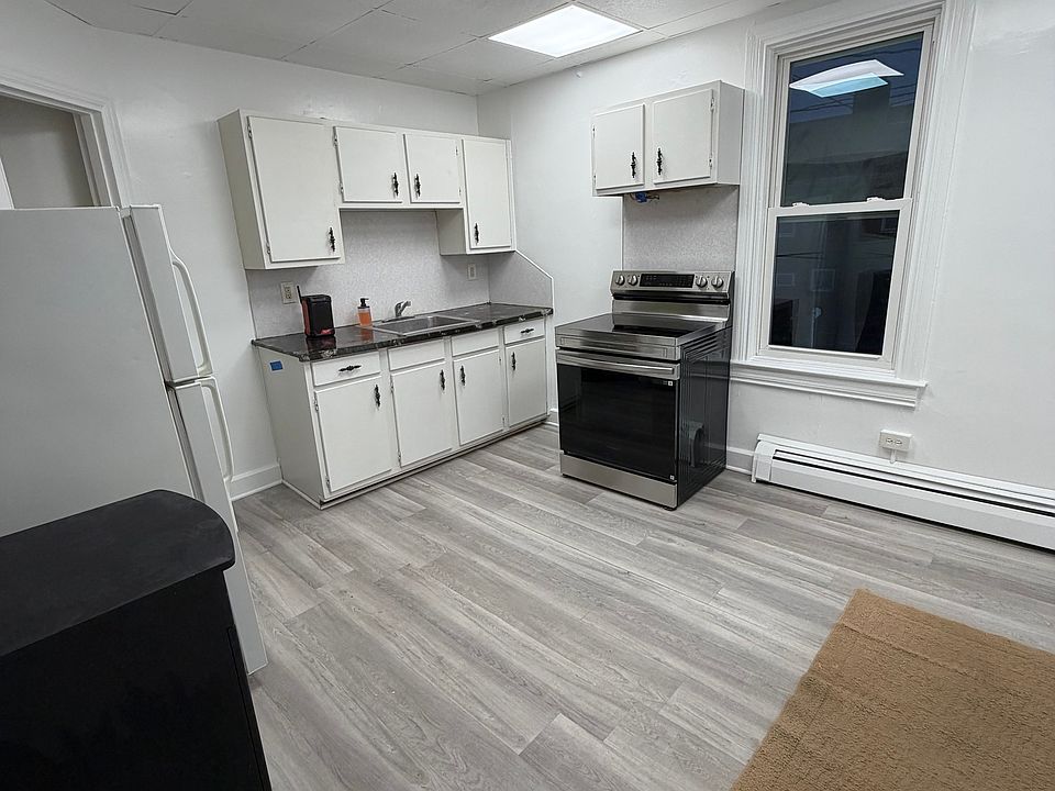 1st image of 1242 W King St Floor 2