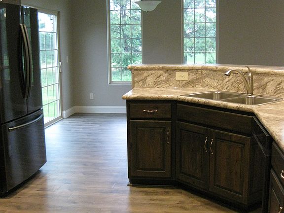 4th image of 2215 Greenway Dr