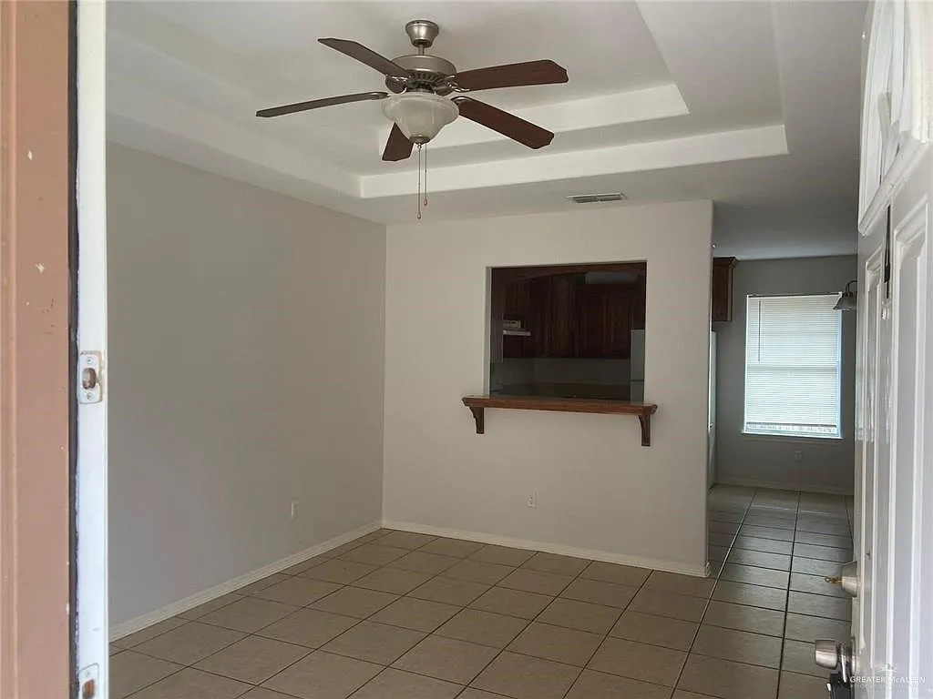 2 bed, 2.0 bath, 3672 sqft, $850 — Photo 2