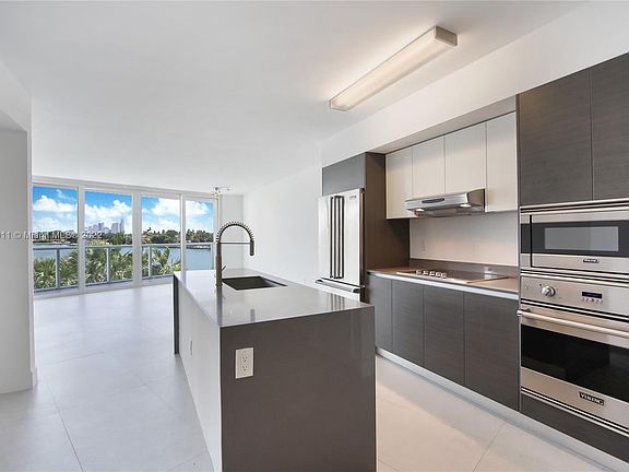 4th image of 9821 E Bay Harbor Dr APT 403