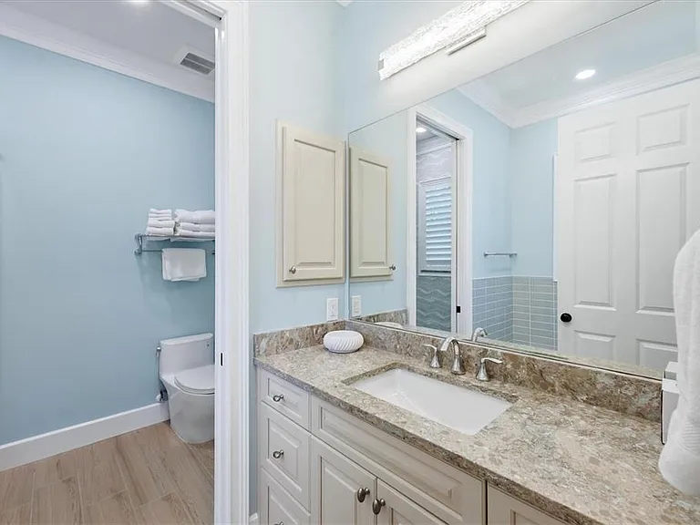 115 Aqua Ln — Photo 39