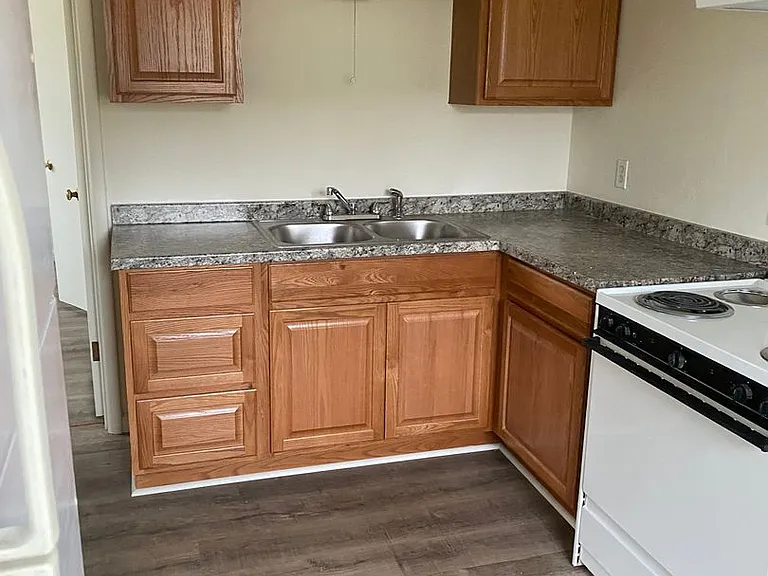 5191 N Highway 97 #A & B — Photo 3