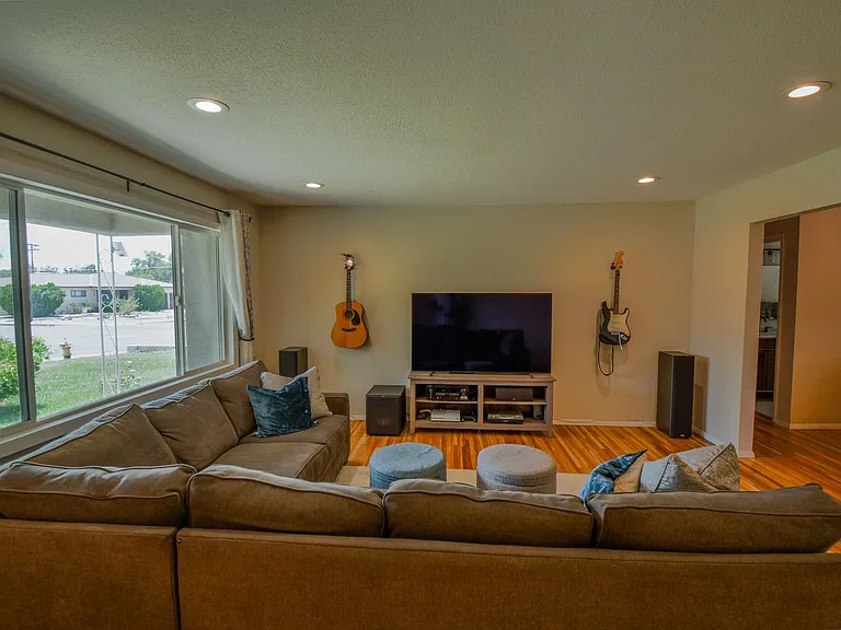 9501 Arvilla Ave NE — Photo 5