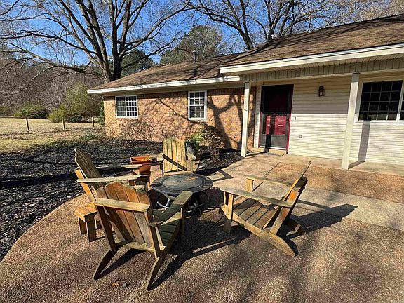 5th image of 155 N Valley Rd