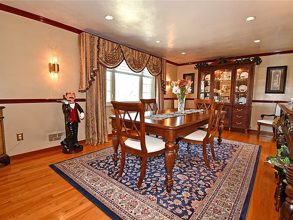 3rd image of 1354 Prospect Rd