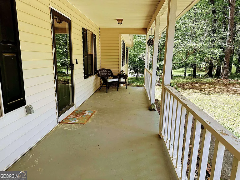640 Hemphill Rd — Photo 3