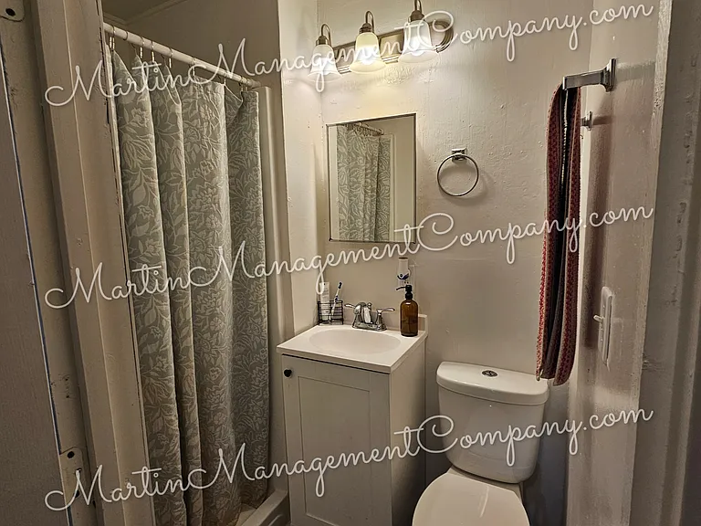 610 W 4th St #A — Photo 9