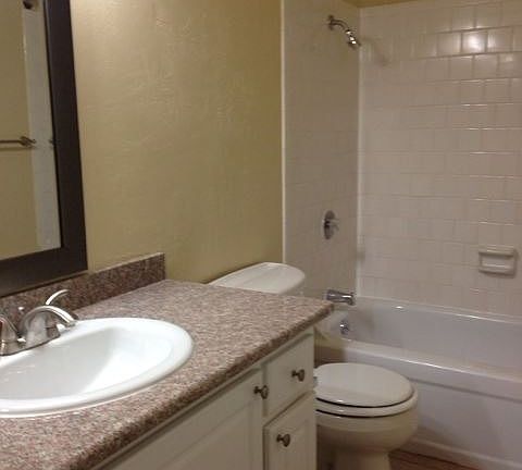4th image of 1629 H St APT 08