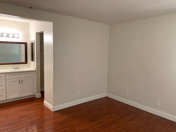 5th image of 928 S Cypress Ave APT 18