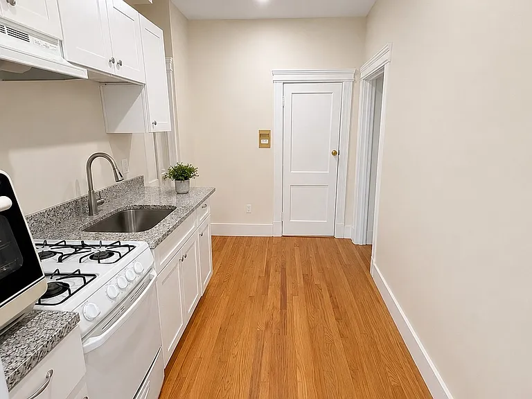 215 Harvard Ave #7 — Photo 1