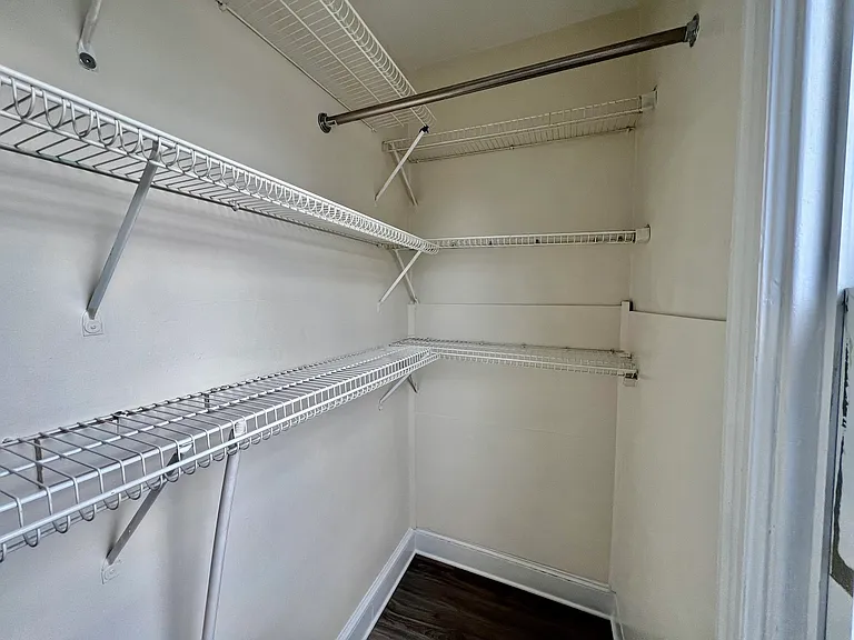 8 Seymour St #3 — Photo 9