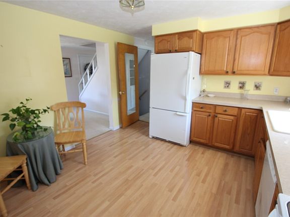 5th image of 258 Pepperidge Dr