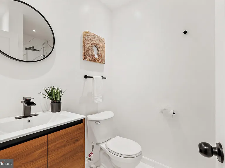 9223 Old Court Rd — Photo 35