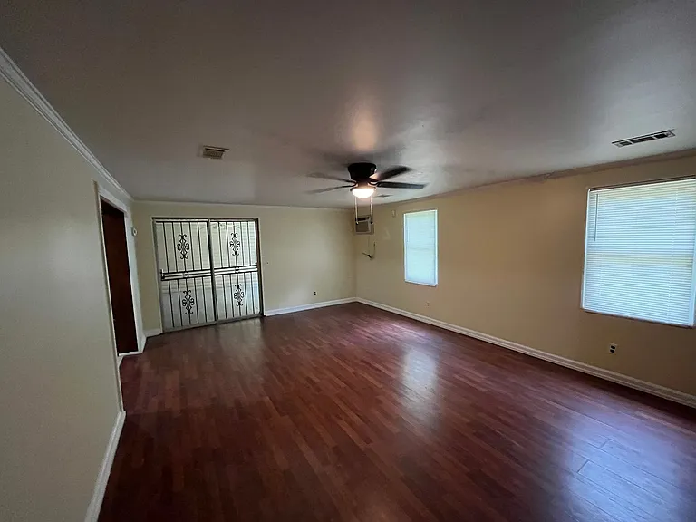 951 Celia Dr — Photo 10
