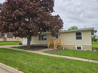 303 E Clay St, Calmar, IA 52132