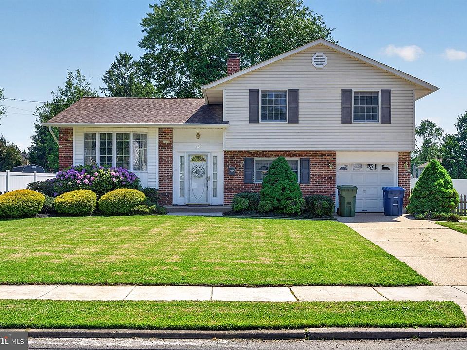 1st image of 43 Charter Oak Ln