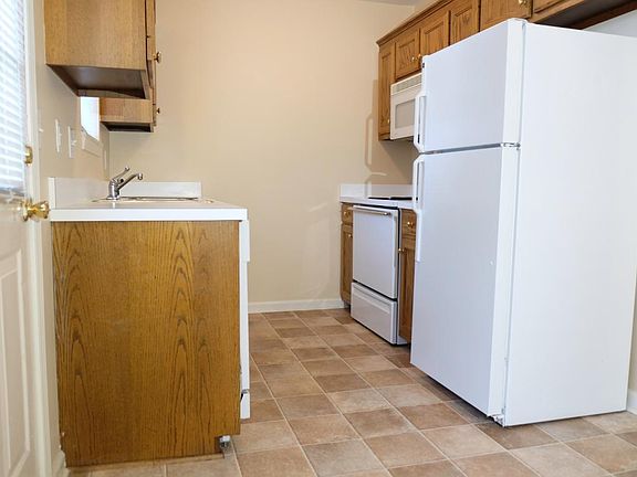 3rd image of 2543 Edge O Lake Dr #B