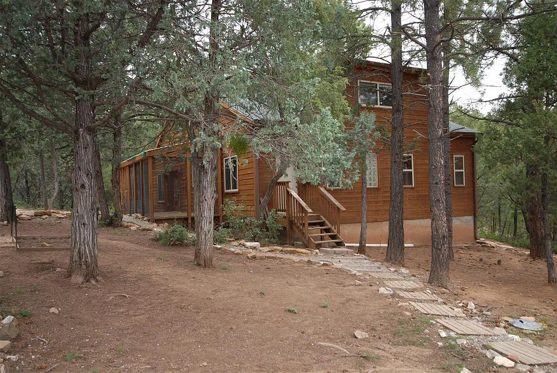 2 Bedroom, 2 Bathroom Home in Tijeras, NM. — Photo 1