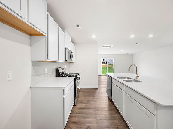 2nd image of 115 Broadtree Cir