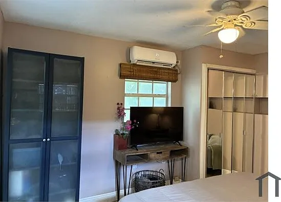 2242 Scott St — Photo 2