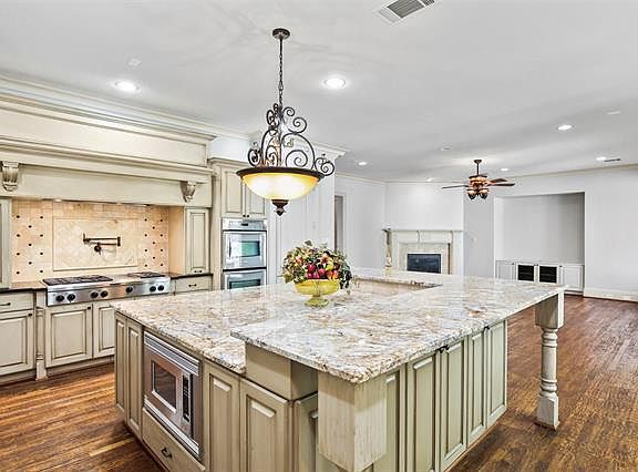 2nd image of 603 Deforest Ct