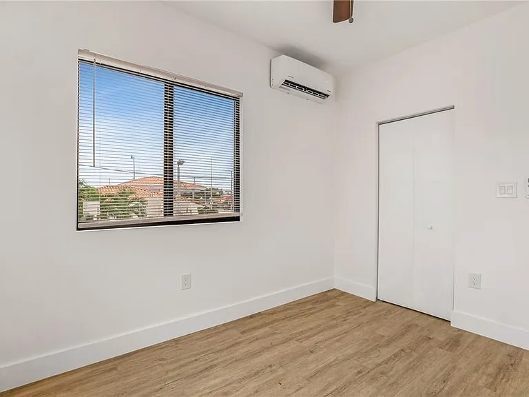 1648 SW 7th St #5 — Photo 14