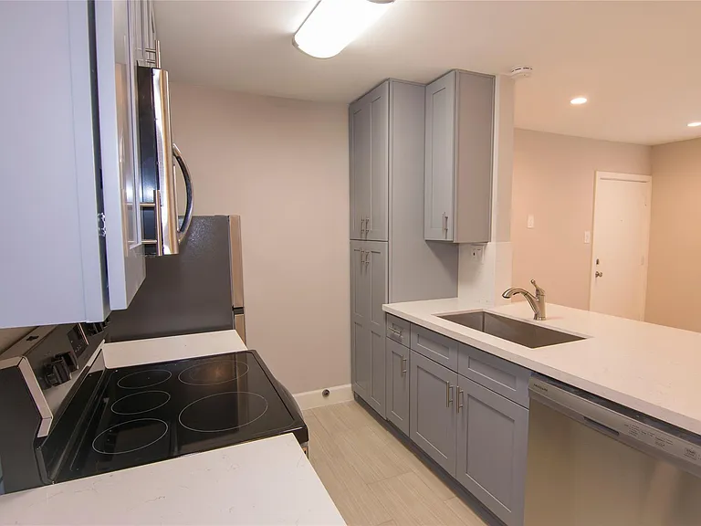 2201 Fountain View Dr #44 — Photo 5