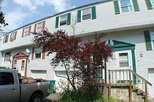 1st image of 15 Carriage Ct