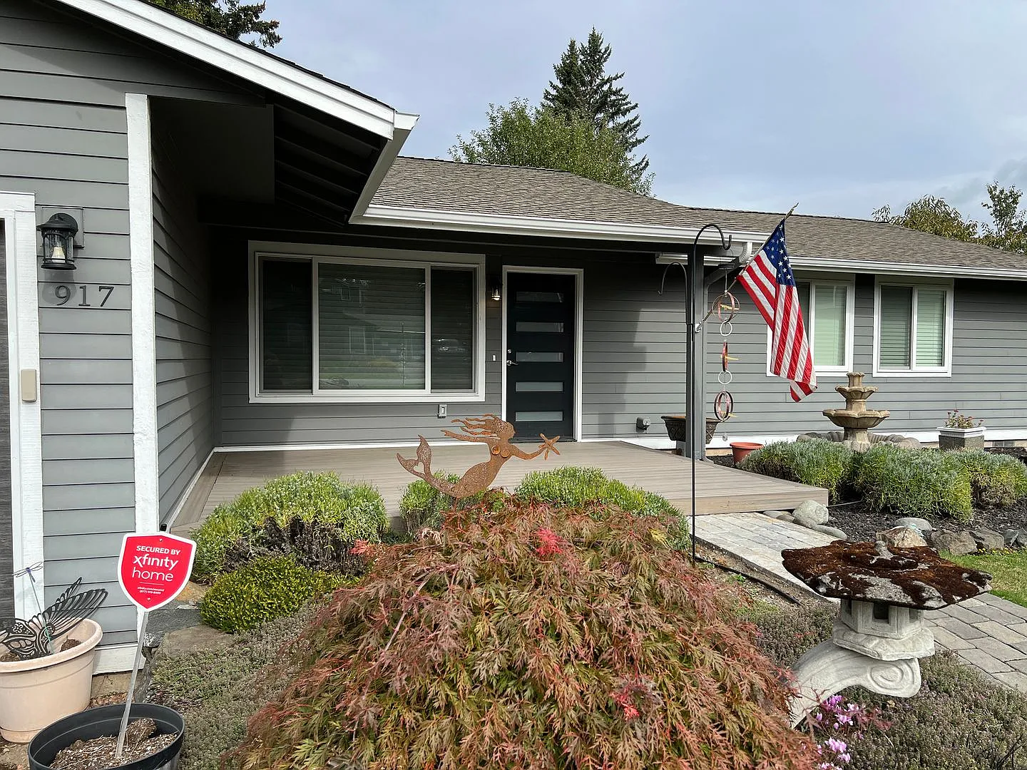 Scenic hill rambler home - full remodel - 3 bedroom 1.5 bathroom, 2 car garage - Available now. — Photo 2