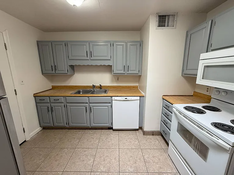 1325 N Venice Ave — Photo 13