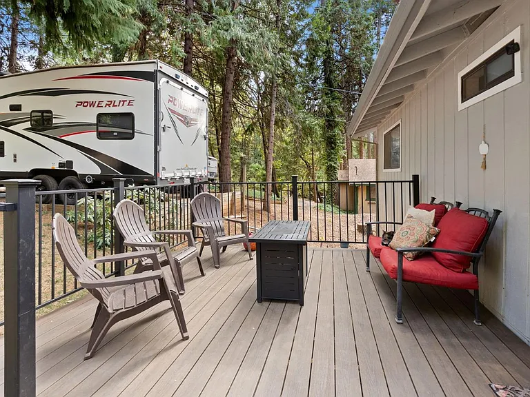 2752 Douglas Fir Dr — Photo 2