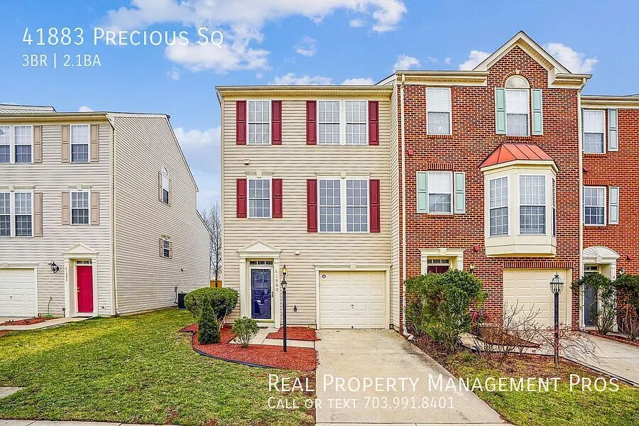 Coming Soon-Beautiful and well-maintained end unit townhouse for rent in desirable Kirkpatrick Fa... — Photo 1