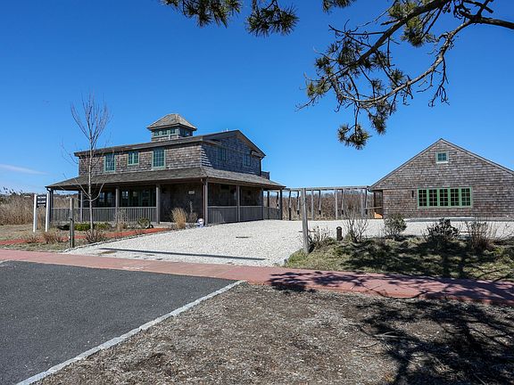 2nd image of 669 Montauk Hwy