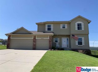 10101 Gary Cir, La Vista, NE 68128
