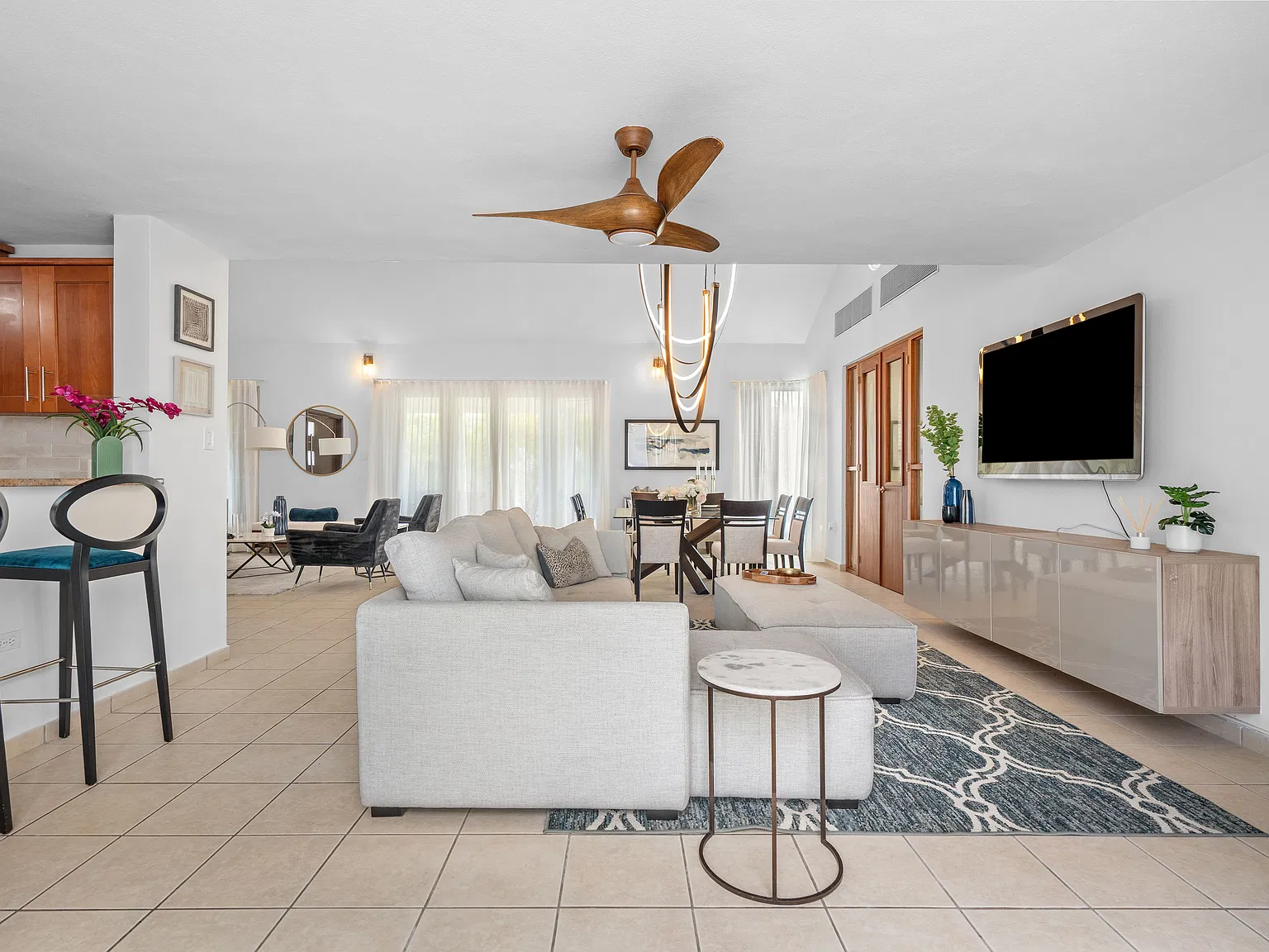 4 bed, 3.5 bath, 2800 sqft, $7,995 — Photo 4